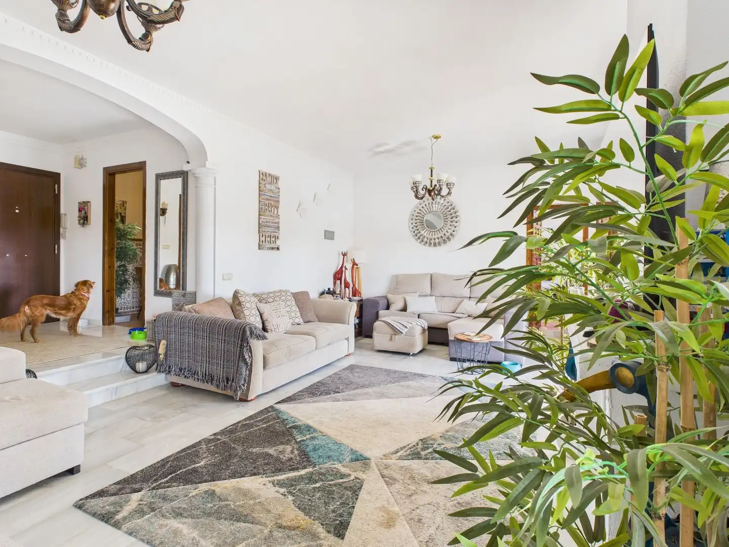 Sala de estar de Casa o chalet en venta en Estepona con Aire acondicionado, Terraza y TV