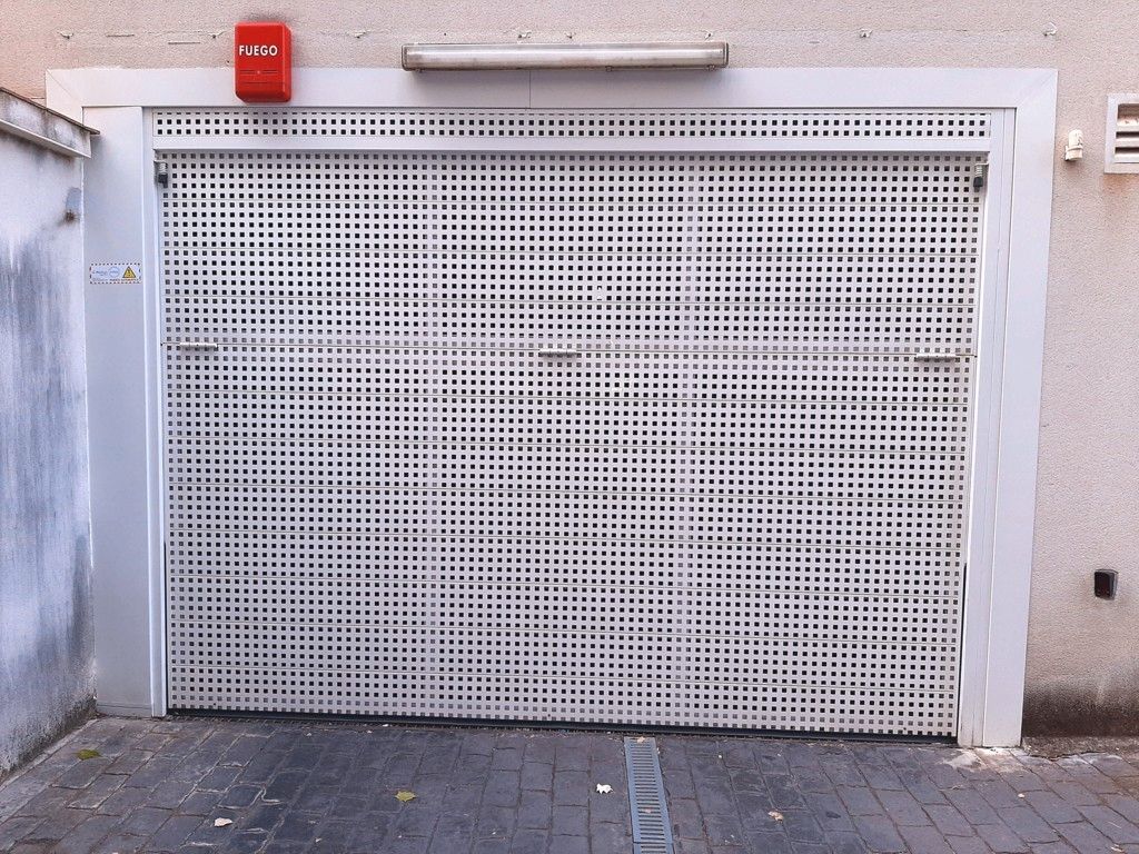 Außenansicht von Garage zum Verkauf in Cunit