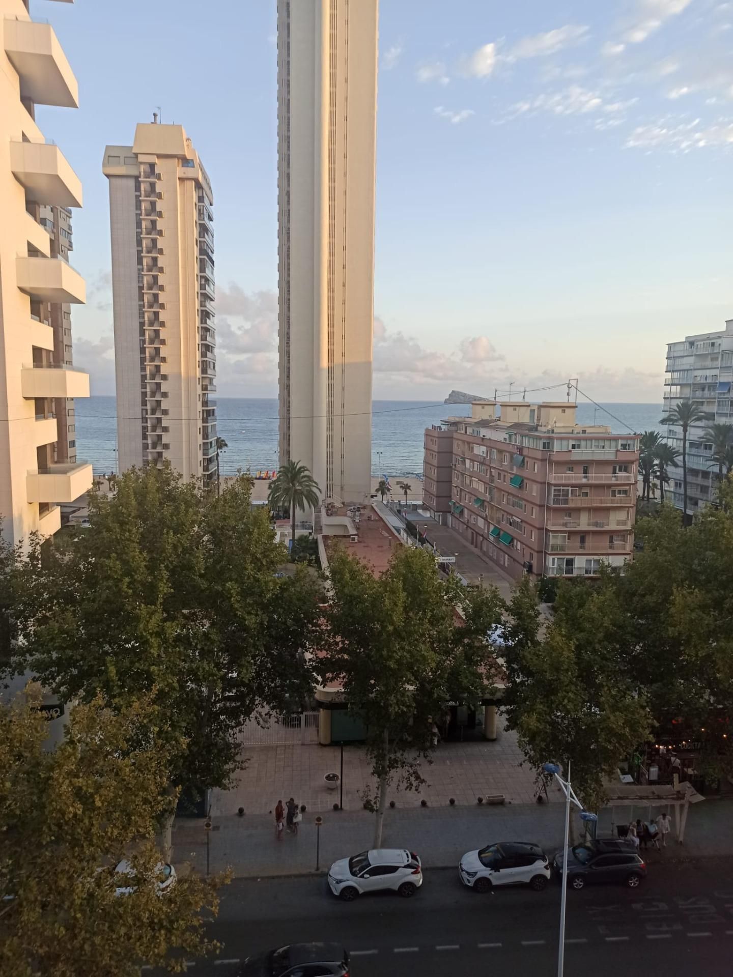 Vista exterior de Estudi en venda en Benidorm amb Terrassa i Piscina comunitària