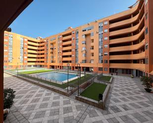 Exterior view of Flat for sale in  Sevilla Capital  with Terrace, Storage room and Swimming Pool