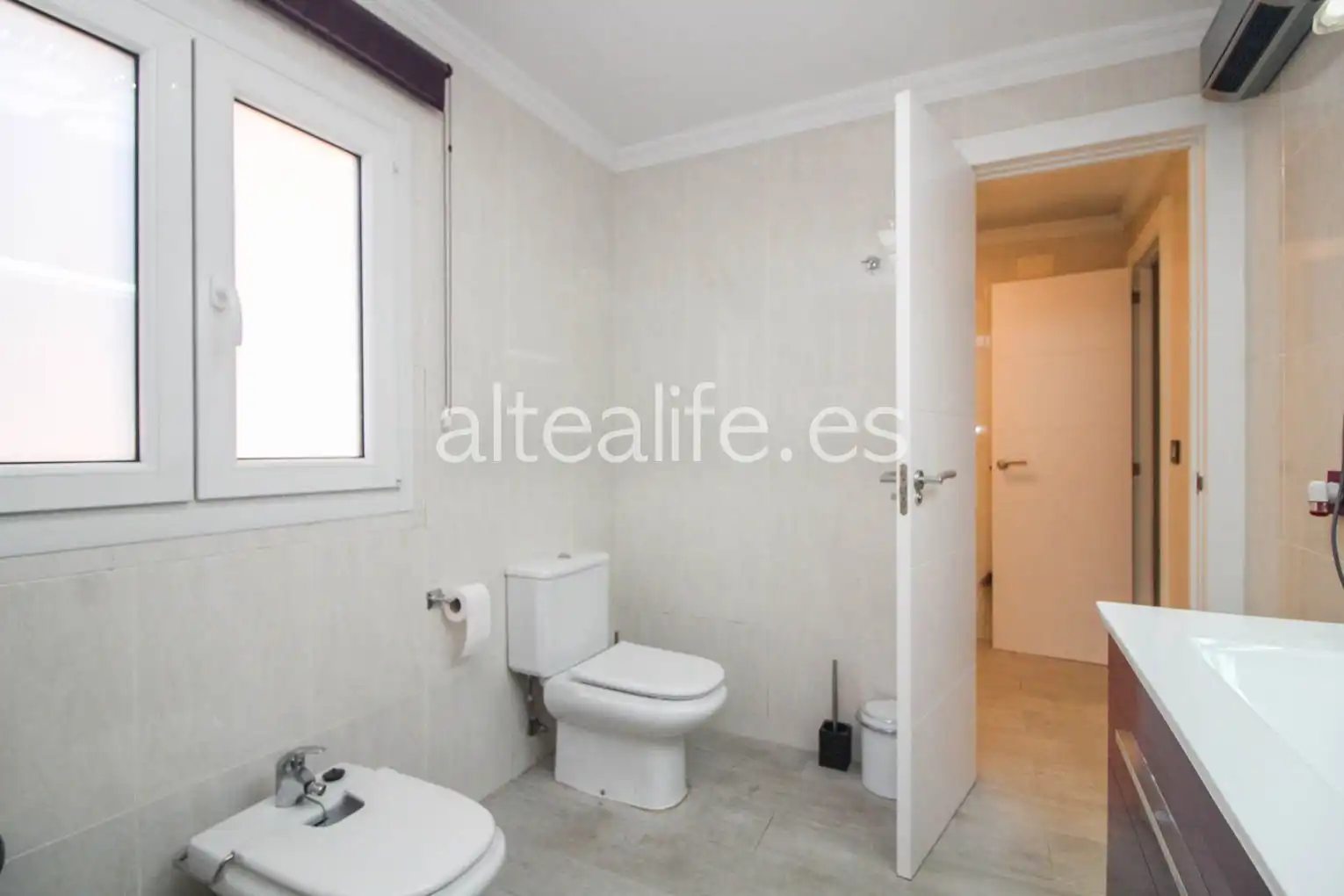 Baño de Casa o chalet en venta en L'Alfàs del Pi con Aire acondicionado, Calefacción y Jardín privado