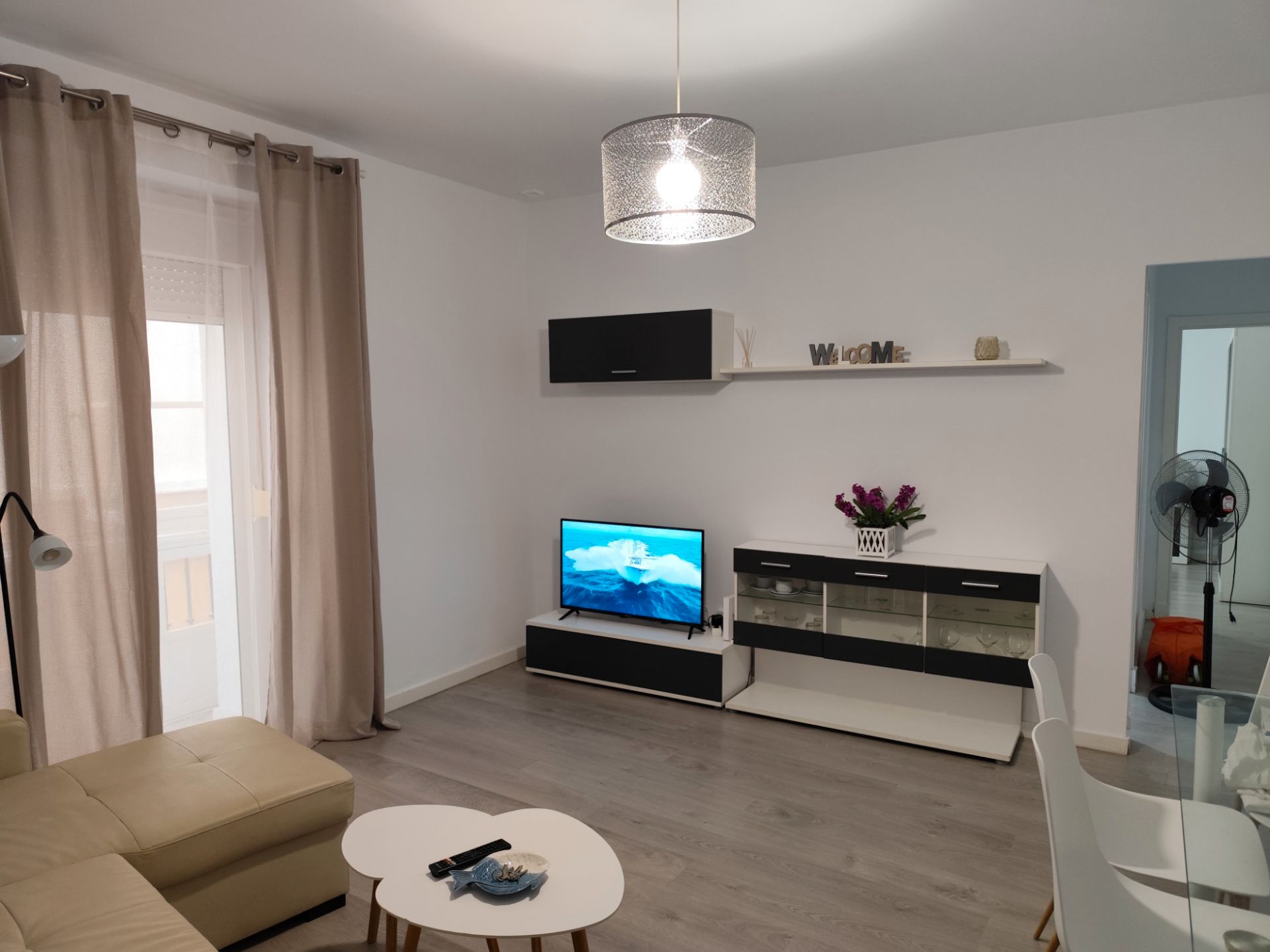Sala d'estar de Pis de lloguer en  Cádiz Capital amb Moblat, Forn i Rentadora
