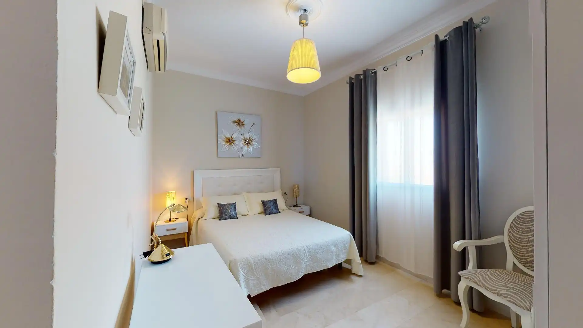 Schlafzimmer von Country house zum Verkauf in Villanueva del Río y Minas mit Klimaanlage, Abstellraum und Schwimmbad
