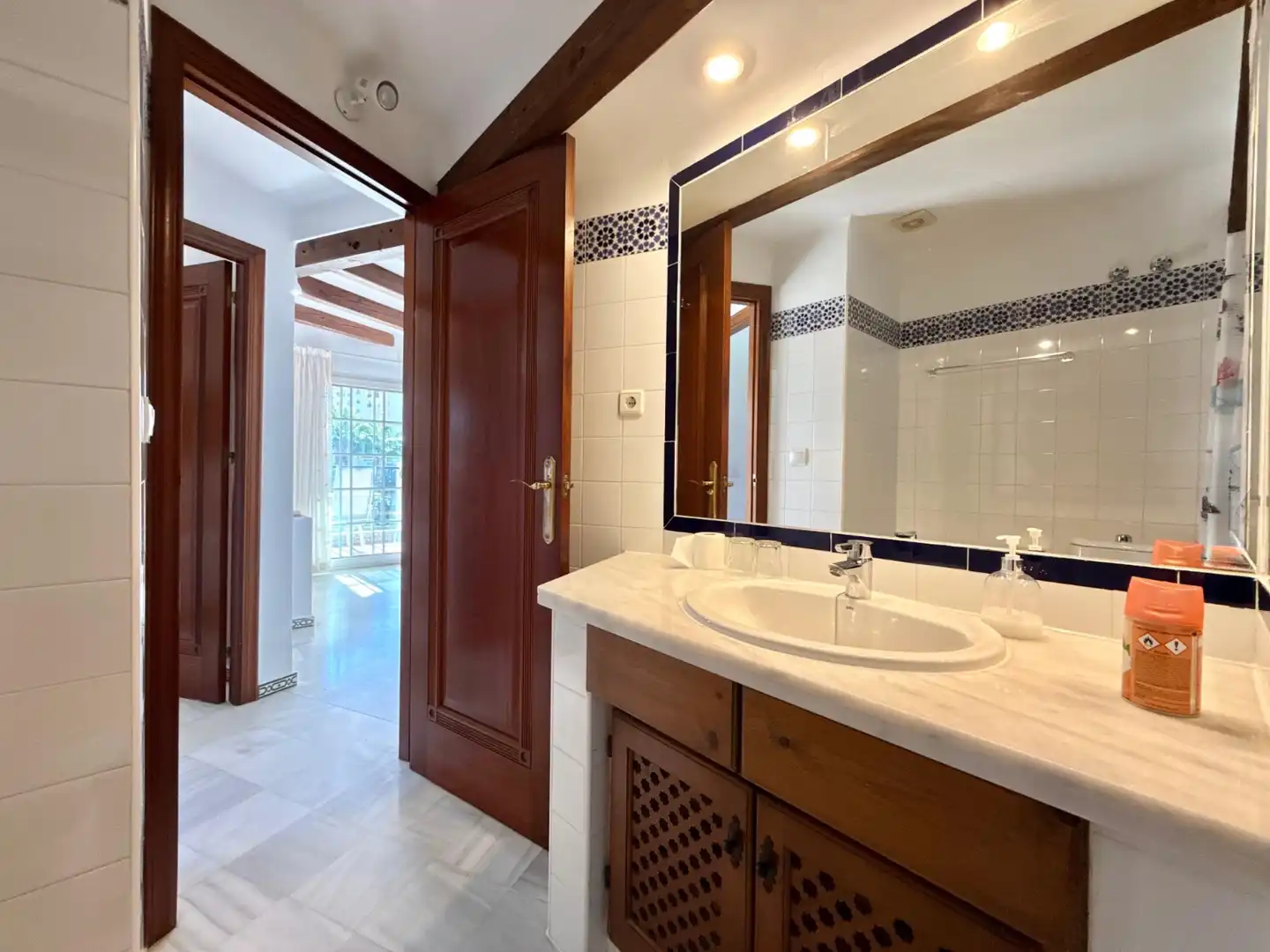 Bathroom of Flat for rent in Torrevieja  with Air Conditioner, Heating and Swimming Pool