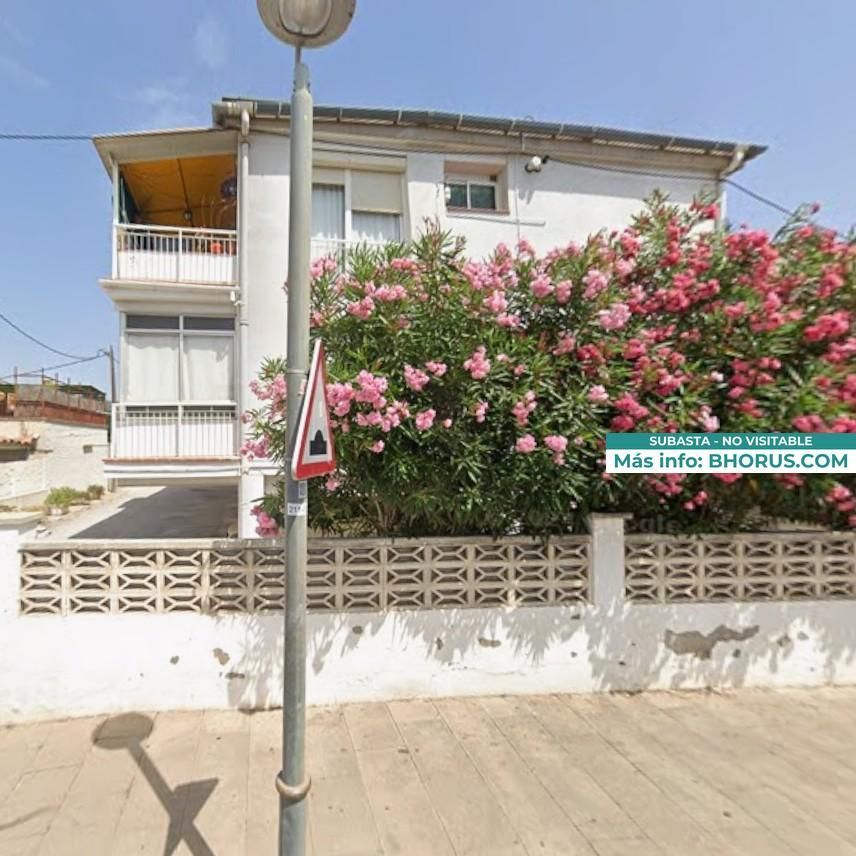 Vista exterior de Pis en venda en Castelldefels amb Jardí privat