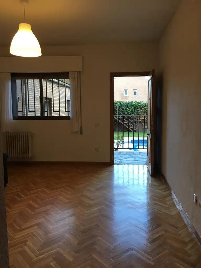 Jardí de Estudi en venda en Madrid amb Calefacció, Jardí privat i Parquet