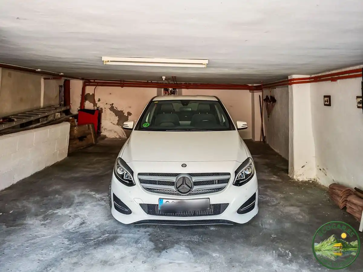 Aparcament de Casa o xalet en venda en Vega de Valcarce amb Calefacció, Jardí privat i Parquet