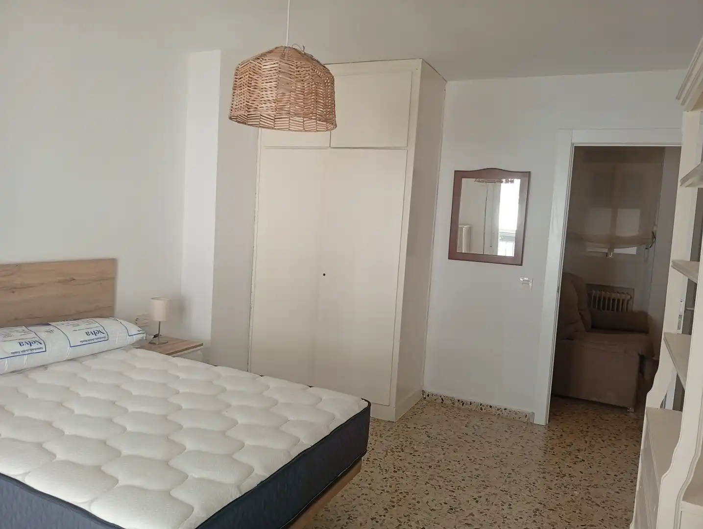 Habitación de Apartamento de alquiler en Granada con Calefacción, Amueblado y Lavadora