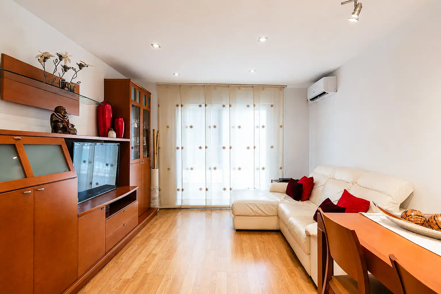 Sala d'estar de Àtic en venda en Santa Coloma de Gramenet amb Aire condicionat, Calefacció i Parquet