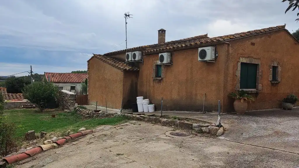 Vista exterior de Casa o xalet en venda en Masarac i Vilarnadal amb Aire condicionat, Calefacció i Jardí privat
