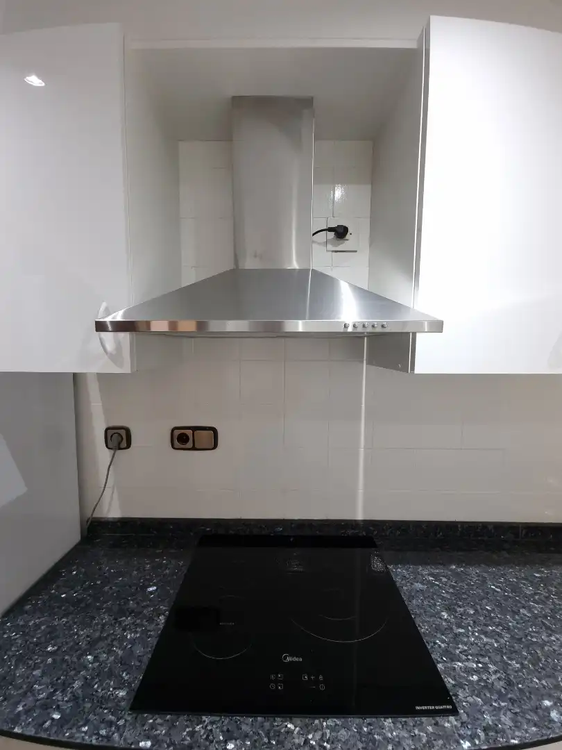 Cuina de Pis de lloguer en Valencia amb Terrassa, Moblat i Forn