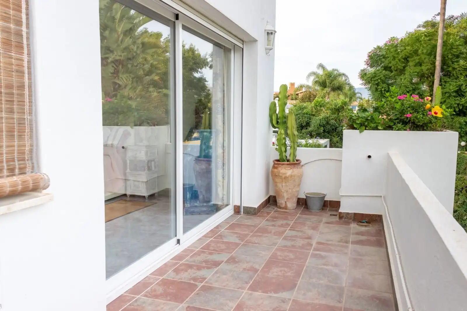 Terrassa de Casa adosada en venda en Marbella amb Aire condicionat, Jardí privat i Moblat