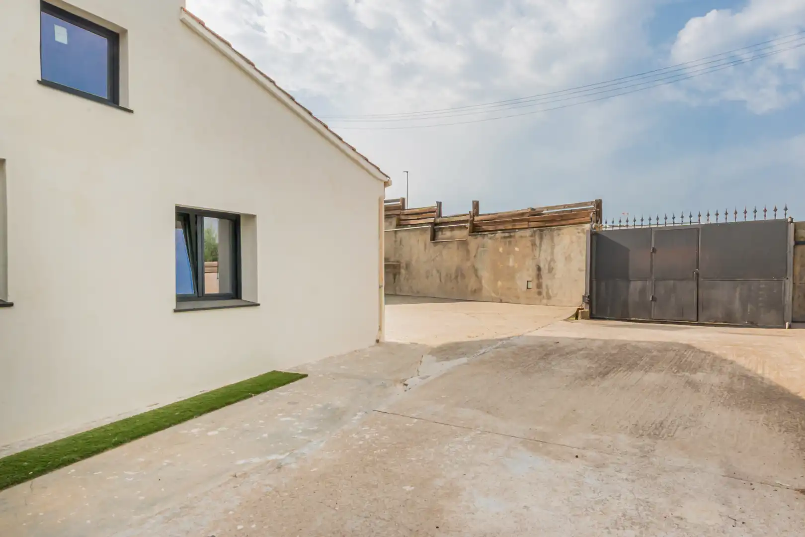 Vista exterior de Casa o xalet en venda en Terrassa amb Aire condicionat, Calefacció i Jardí privat