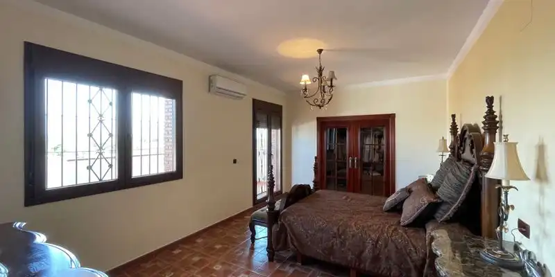 Dormitori de Casa o xalet en venda en Loja amb Aire condicionat, Jardí privat i Terrassa