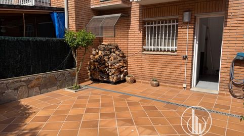 Foto 2 de Casa adosada en venda a Passatge Haití, Olot, Girona