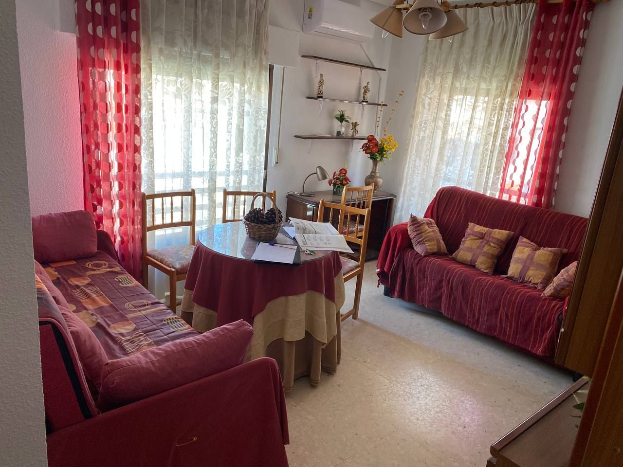 Sala d'estar de Apartament en venda en Navalmoral de la Mata amb Aire condicionat, Terrassa i Moblat