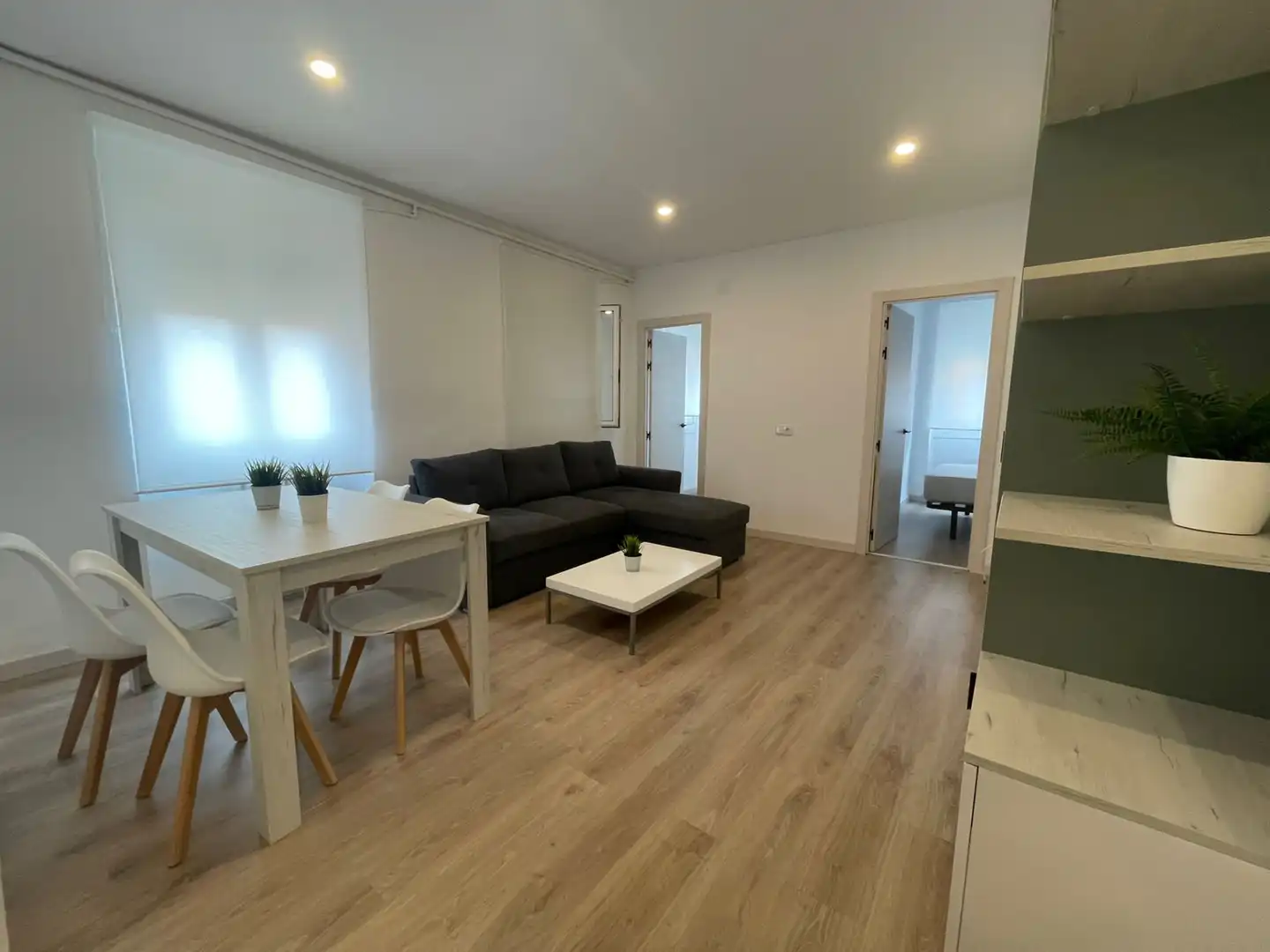 Sala d'estar de Apartament de lloguer en León Capital  amb Calefacció, Parquet i Moblat