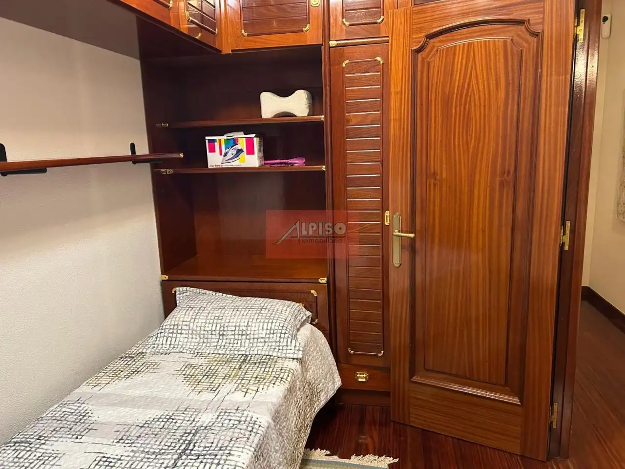 Habitación de Piso en venta en Ourense Capital  con Calefacción, Parquet y Terraza