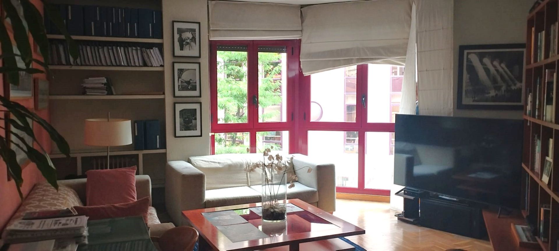 Living room of Flat to rent in  Madrid Capital  with Air Conditioner, Heating and Parquet flooring