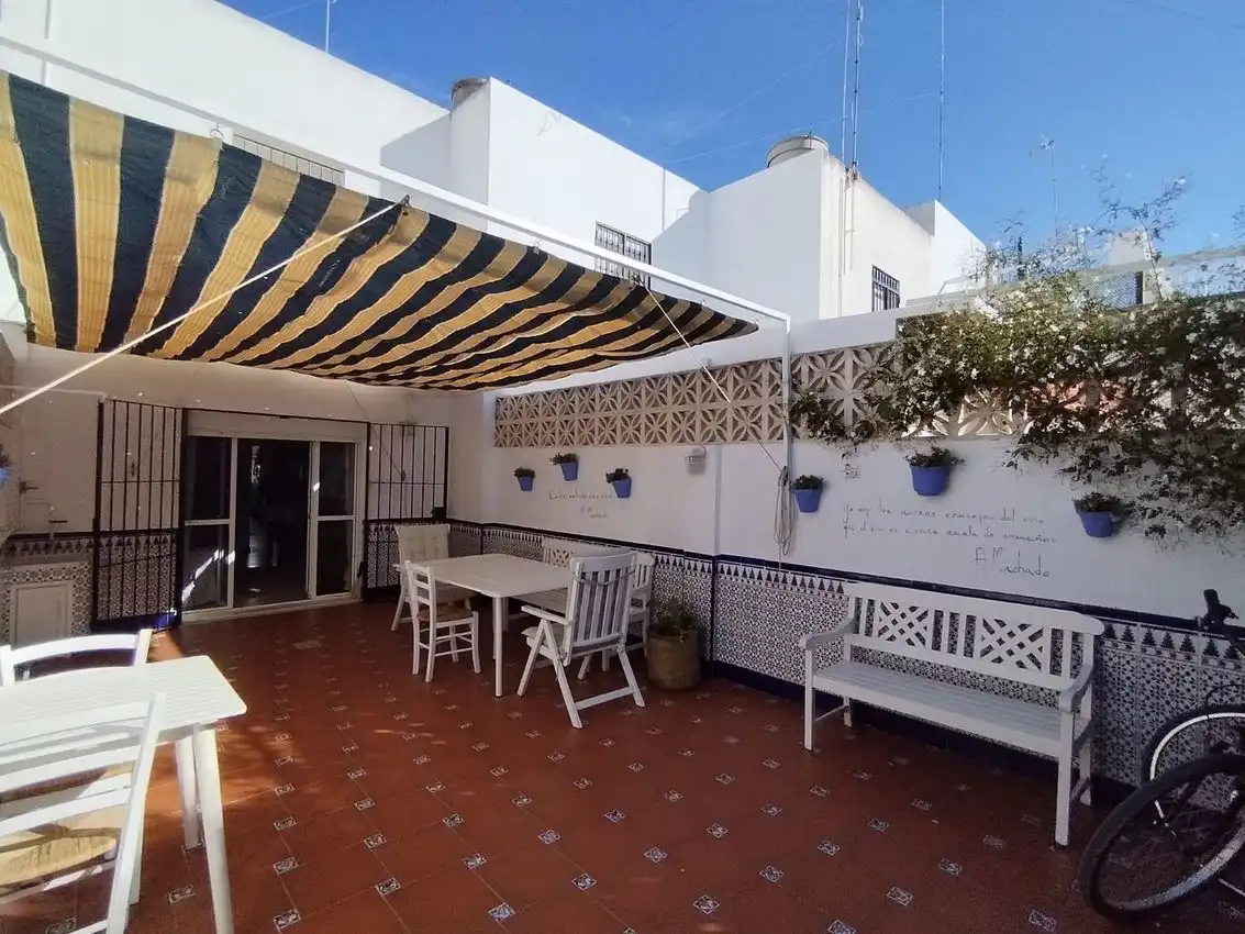 Terrassa de Casa adosada en venda en Chipiona amb Traster