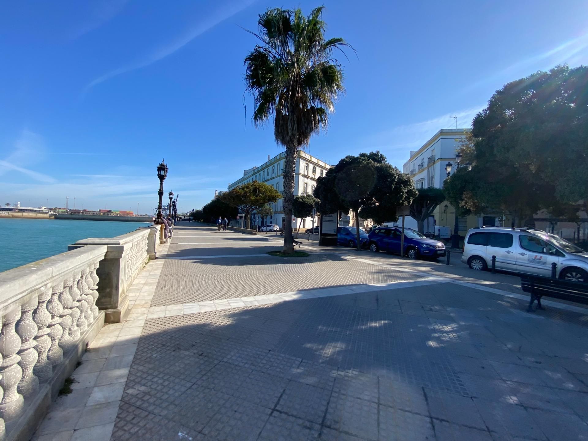 Vista exterior de Pis en venda en  Cádiz Capital