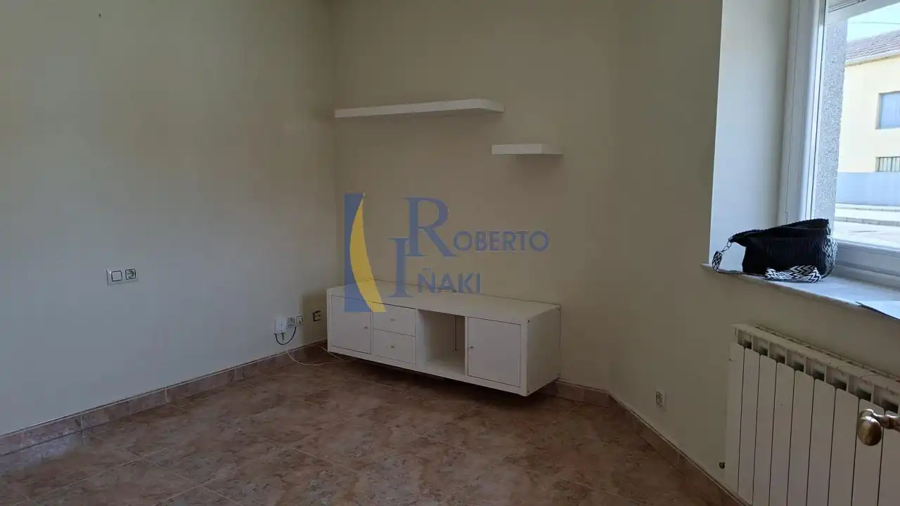 Sala d'estar de Casa o xalet en venda en Toral de los Guzmanes amb Calefacció i Jardí privat