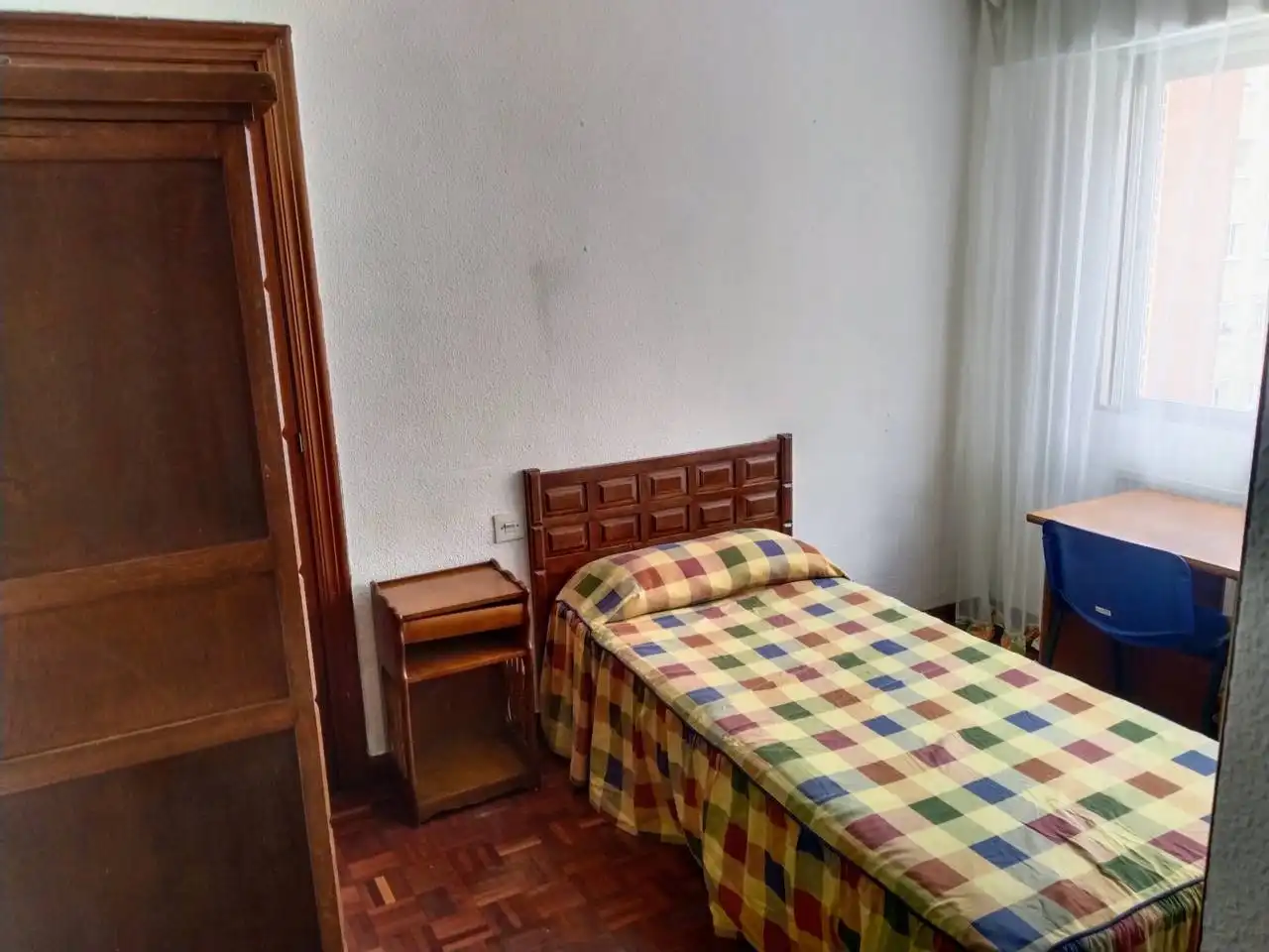 Bedroom of Flat for rent in Burgos  with Heating, Parquet flooring and Furnished
