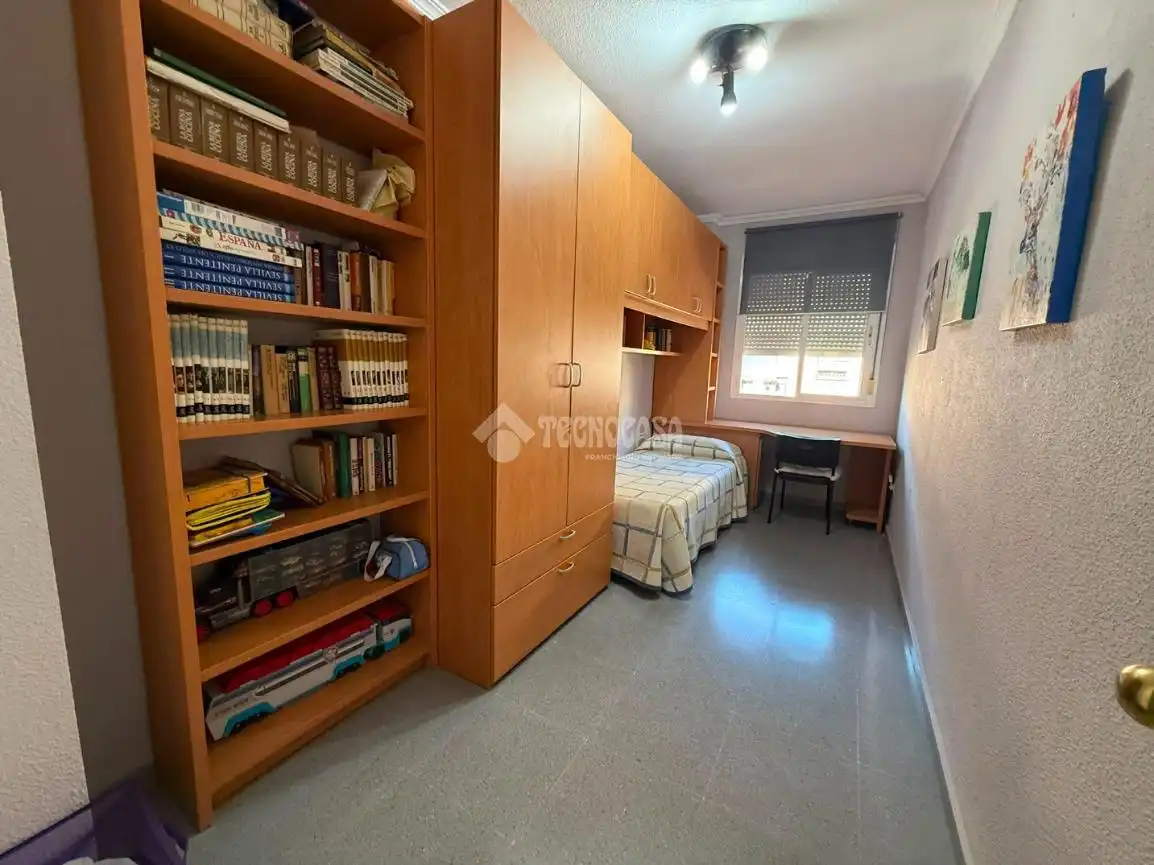 Habitación de Piso en venta en Sevilla con Trastero y Balcón