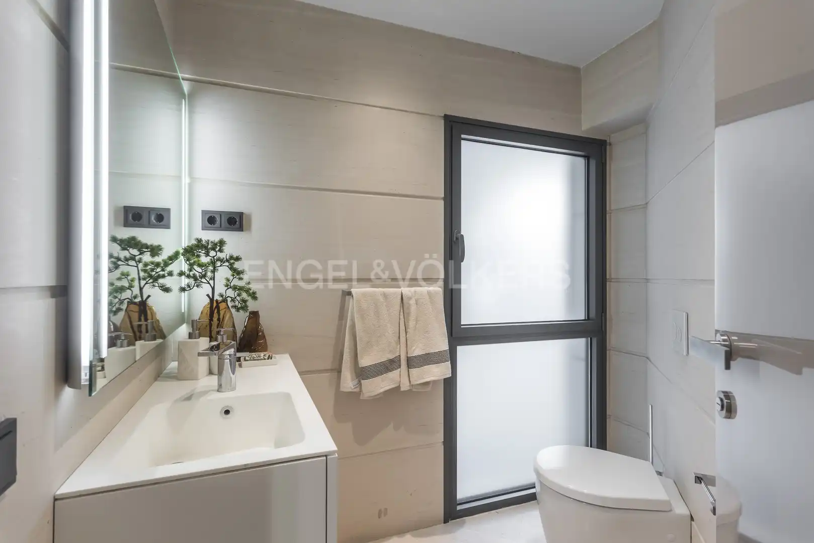 Bany de Apartament de lloguer en Madrid amb Aire condicionat, Calefacció i Terrassa