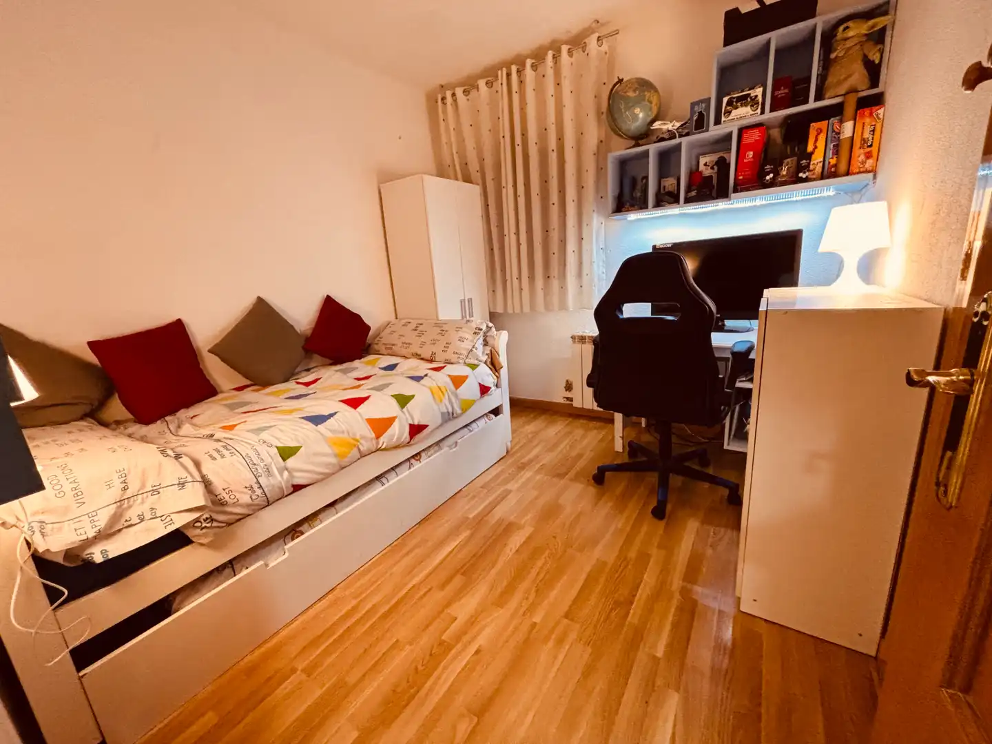 Bedroom of Flat for rent in Getafe  with Air Conditioner, Parquet flooring and Washing machine