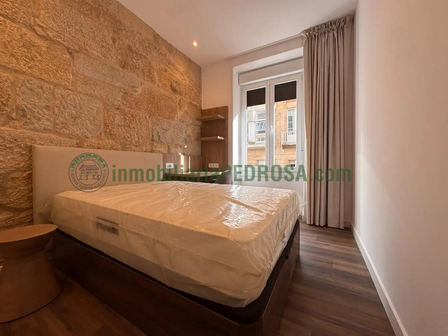 Habitación de Piso de alquiler en Pontevedra Capital  con Calefacción y Balcón