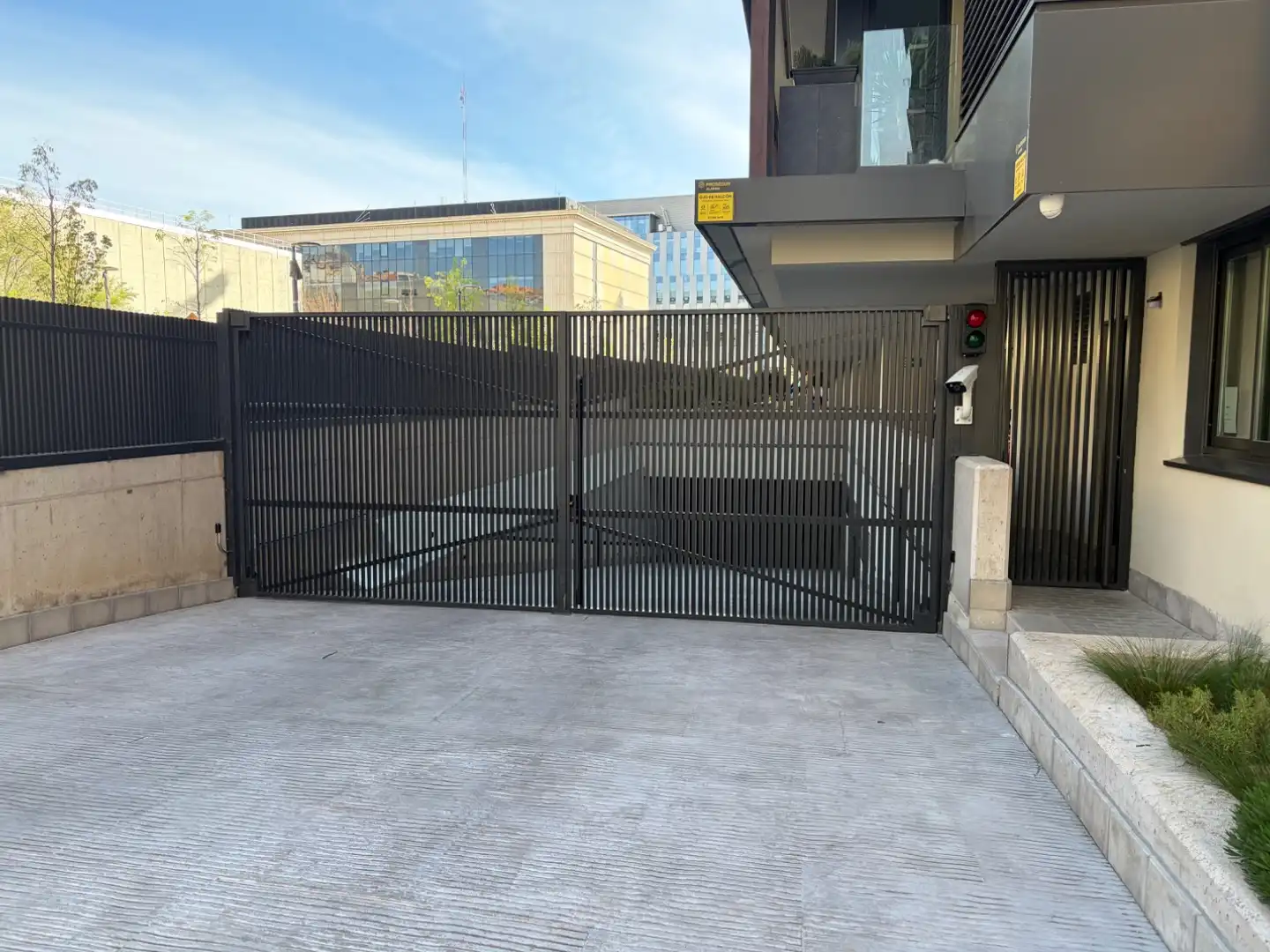 Exterior view of Garage for sale in Madrid