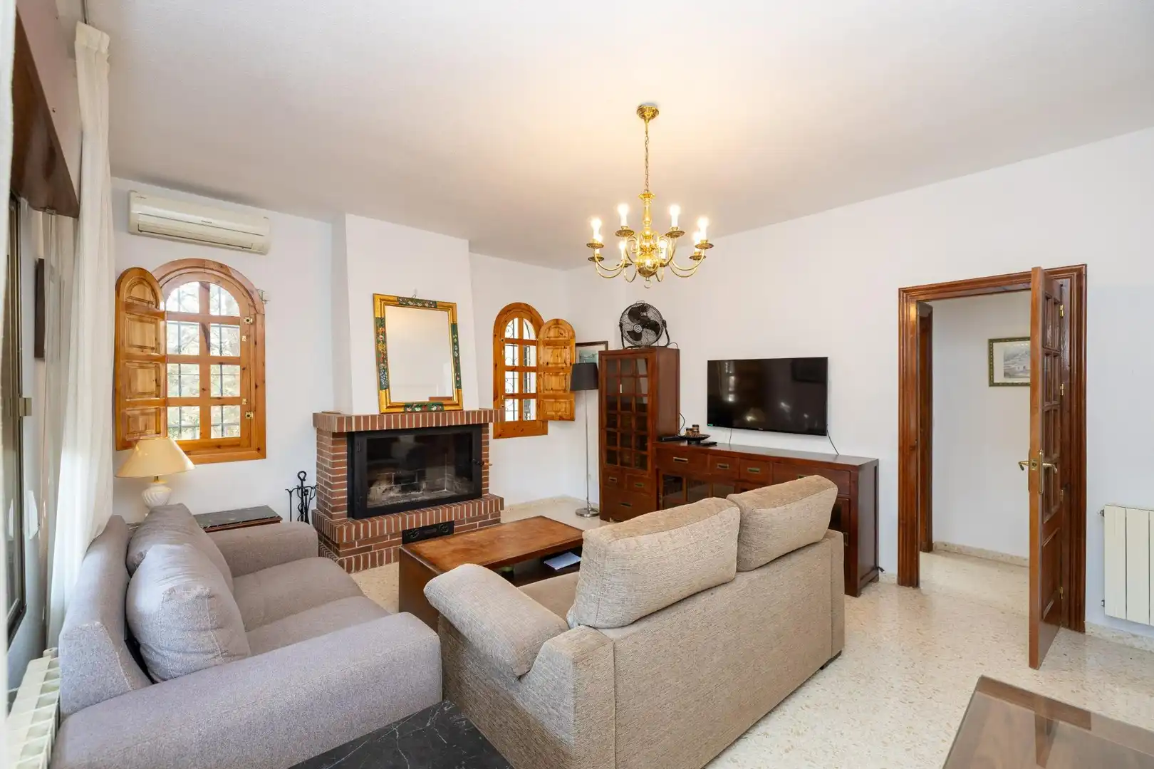 Chalet con piscina en venta en Calle Lindaraja, imagen 7