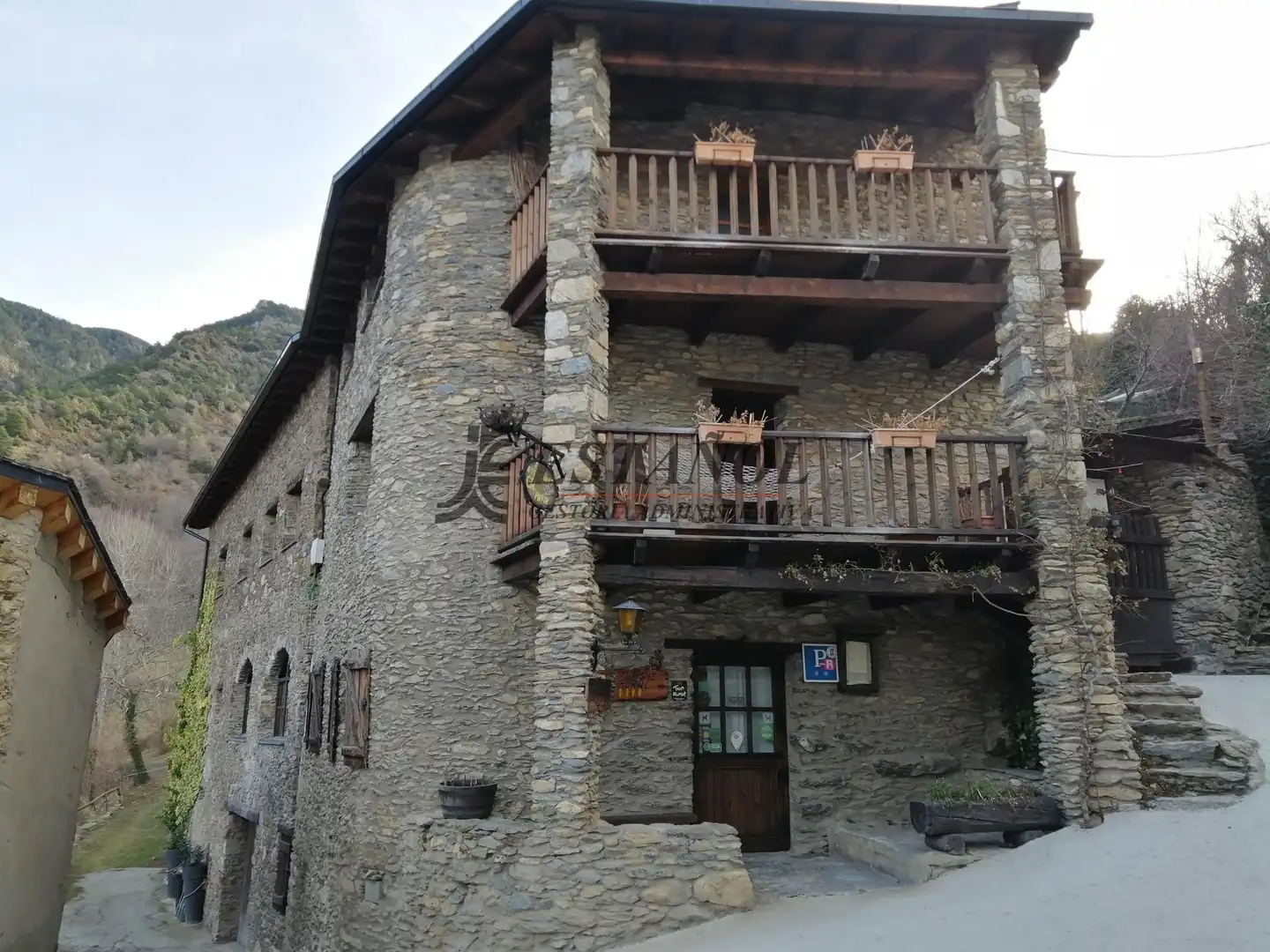 Vista exterior de Finca rústica en venda en Les Valls de Valira amb Calefacció