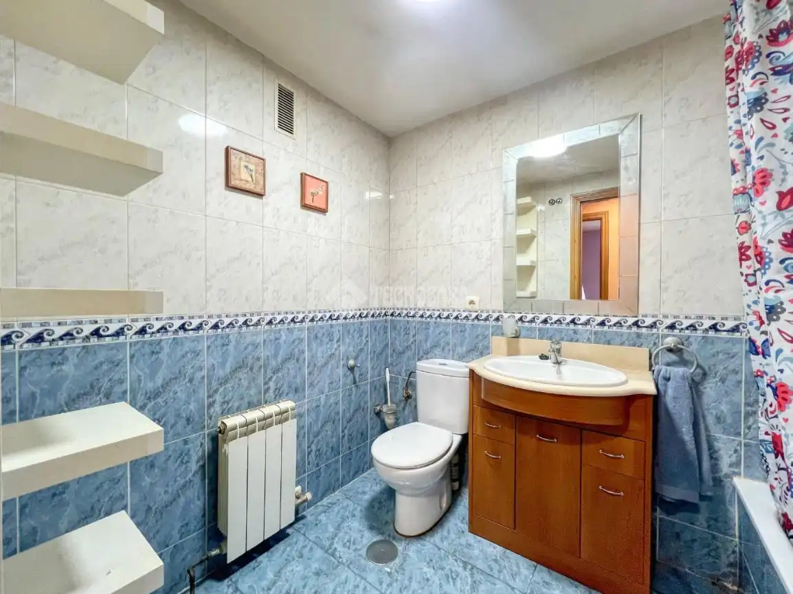 Bathroom of Flat for sale in Cabezón de Pisuerga, Valladolid