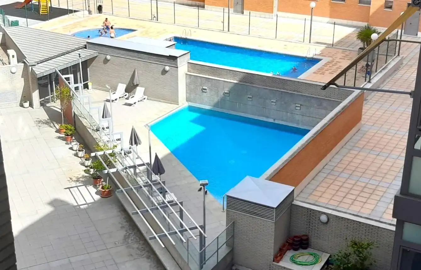 Piscina de Pis de lloguer en Valladolid amb Aire condicionat, Calefacció i Traster