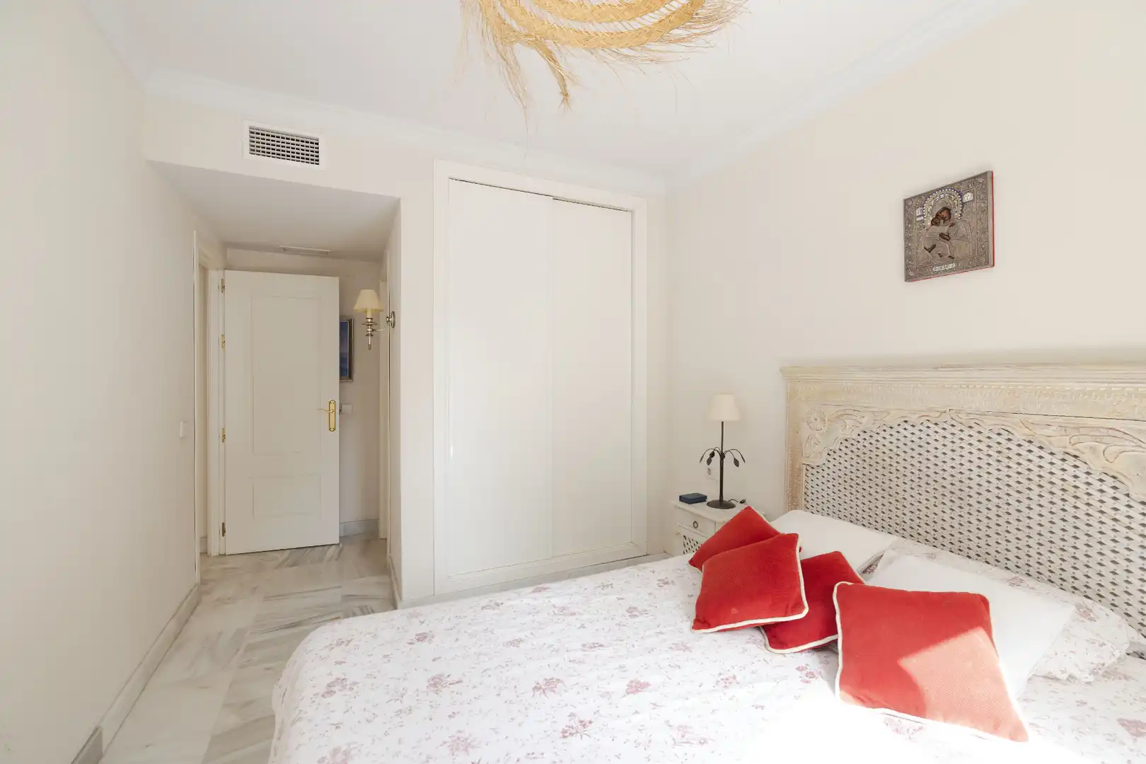Schlafzimmer von Erdgeschoss zum Verkauf in Marbella mit Klimaanlage, Heizung und Terrasse