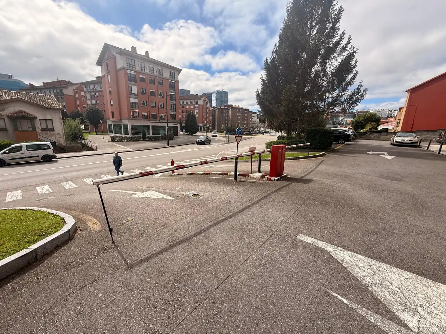 Vista exterior de Pis en venda en Oviedo  amb Calefacció i Terrassa