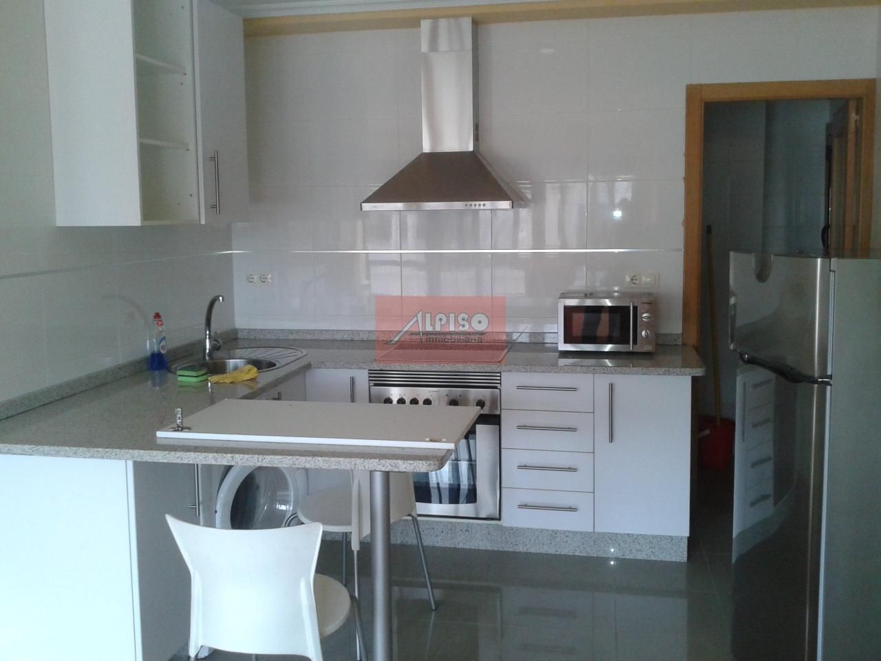 Cuina de Apartament en venda en Ourense Capital  amb Calefacció i Moblat