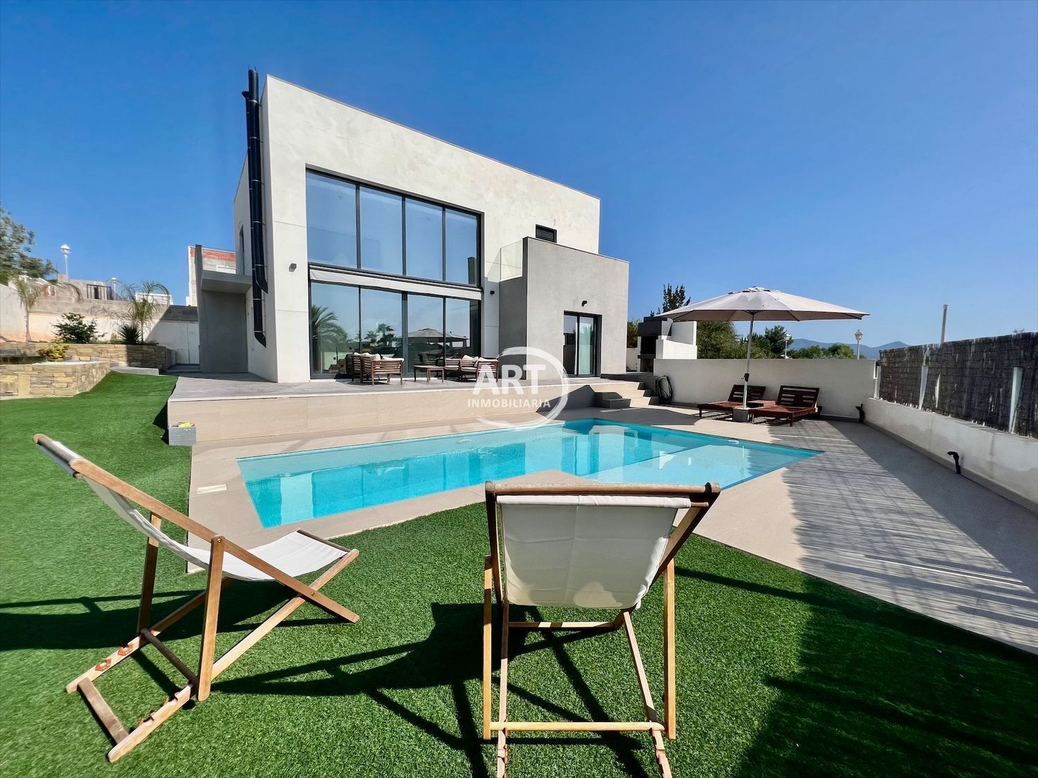 Vista exterior de Casa o xalet en venda en Bétera amb Aire condicionat, Calefacció i Jardí privat