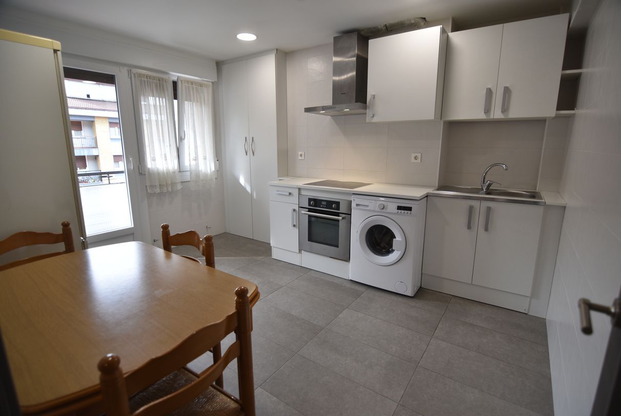 Cuina de Pis en venda en Ermua amb Moblat i Balcó