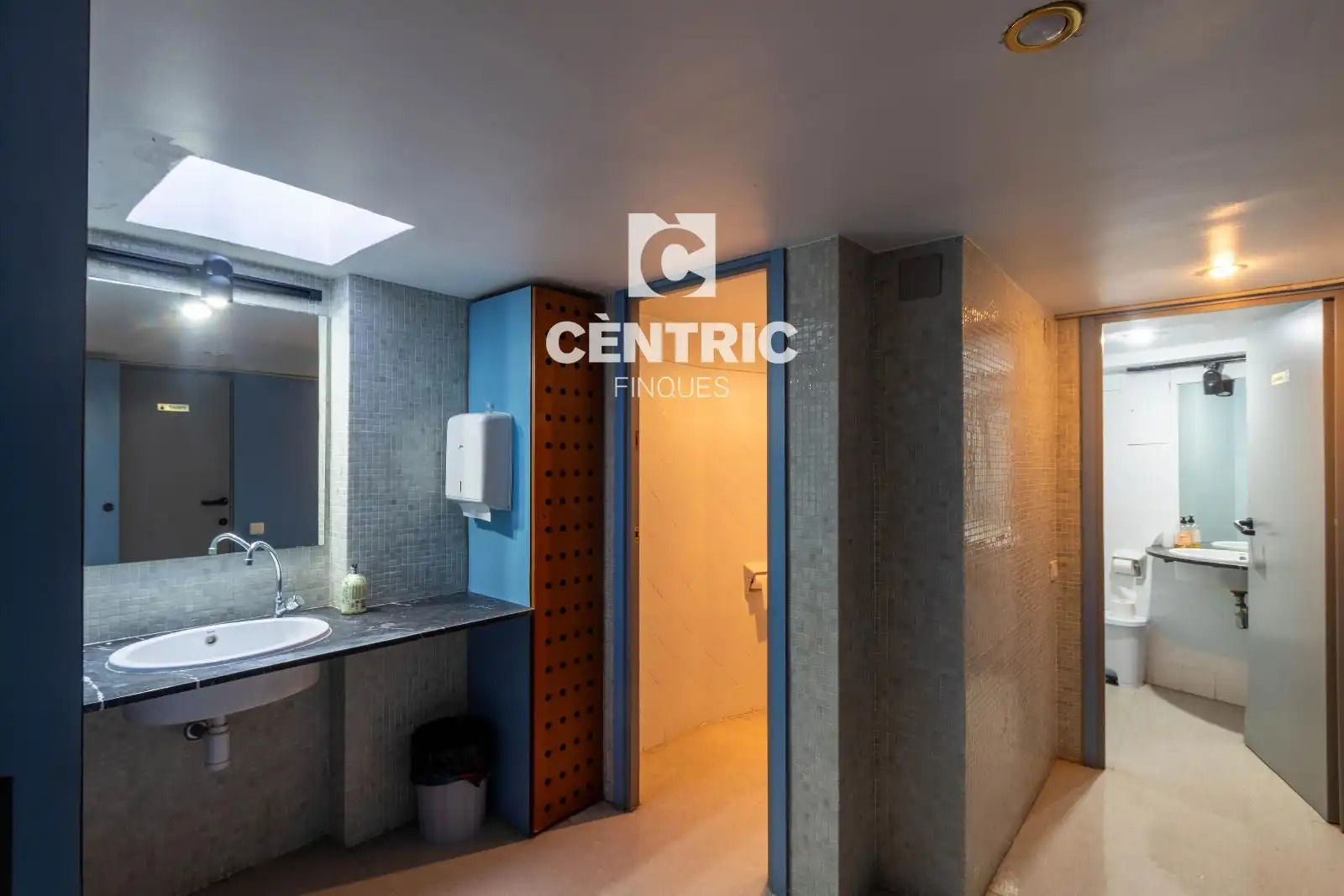 Badezimmer von Büro zur Miete in Ponent