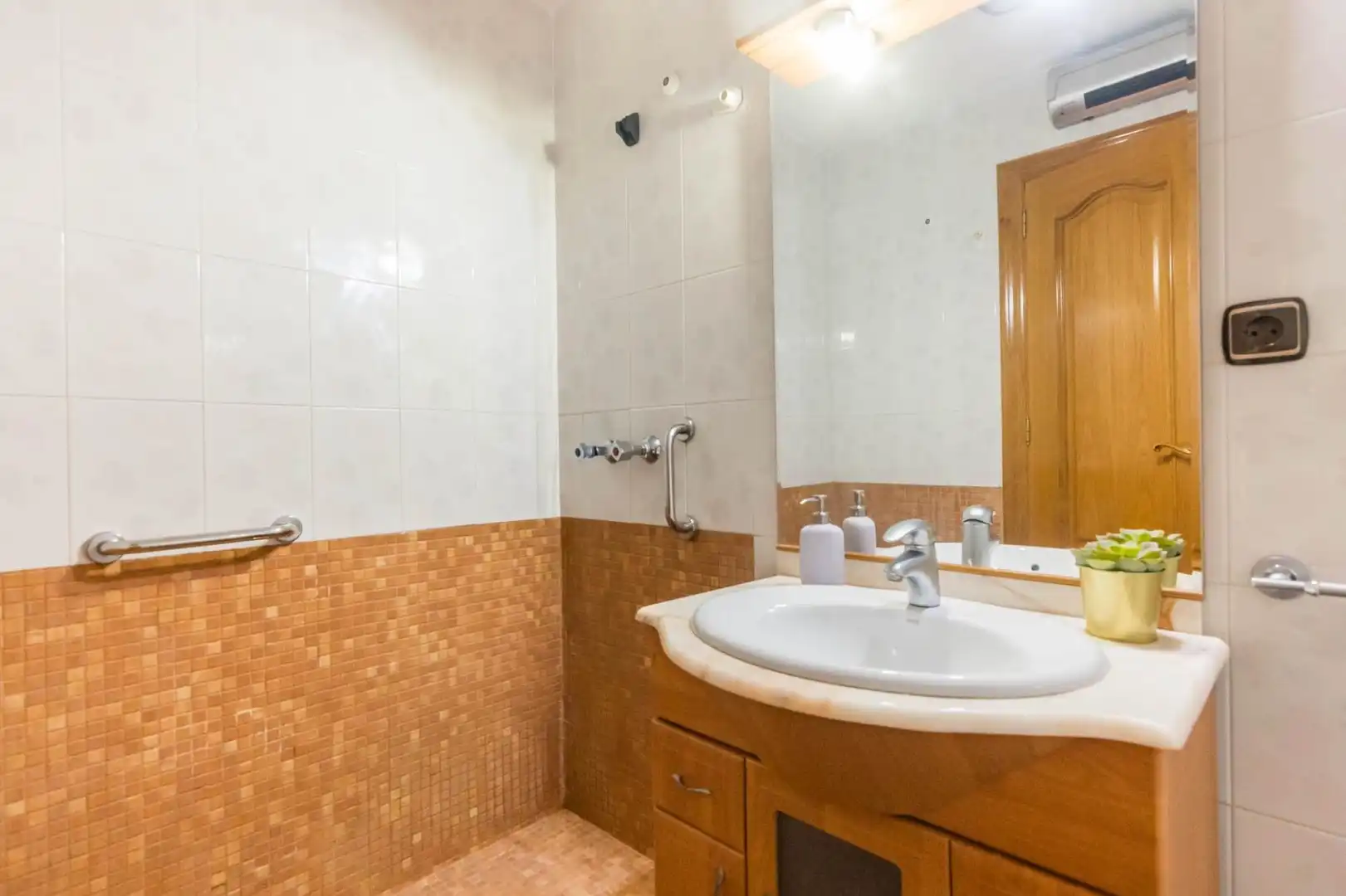 Badezimmer von Wohnung zum Verkauf in Santomera mit Klimaanlage, Heizung und Terrasse