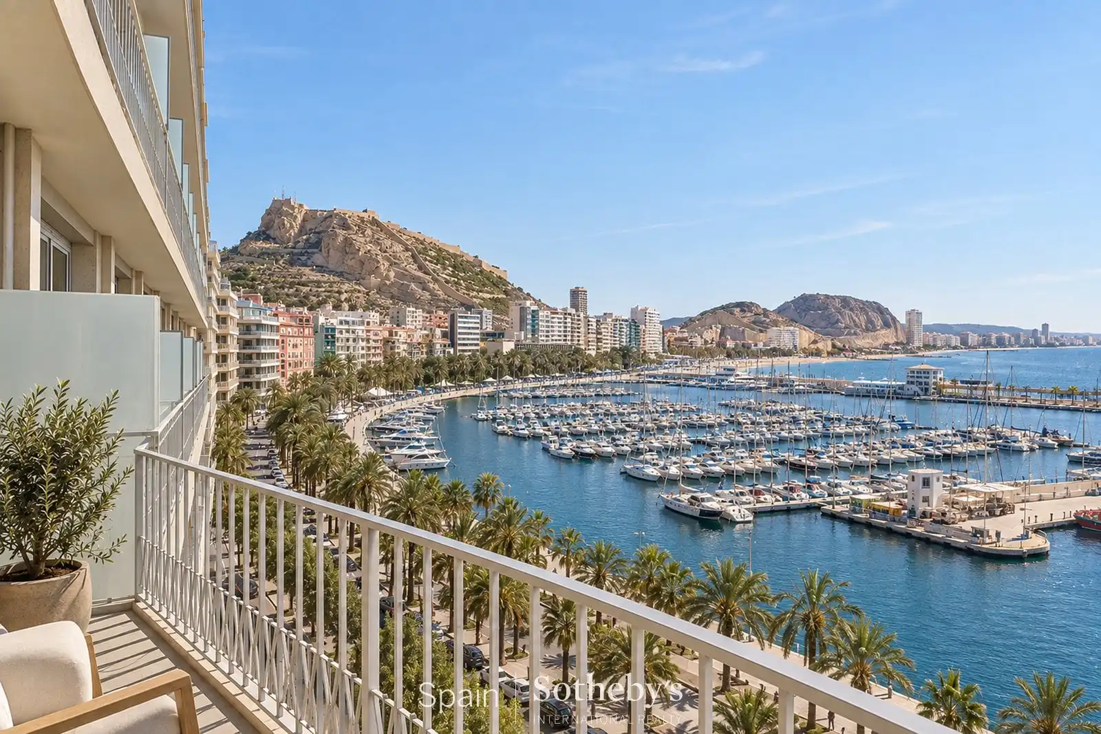 Apartment with lift for sale in Explanada de España