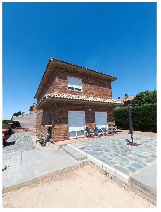 Vista exterior de Casa o chalet en venta en Cadrete con Trastero