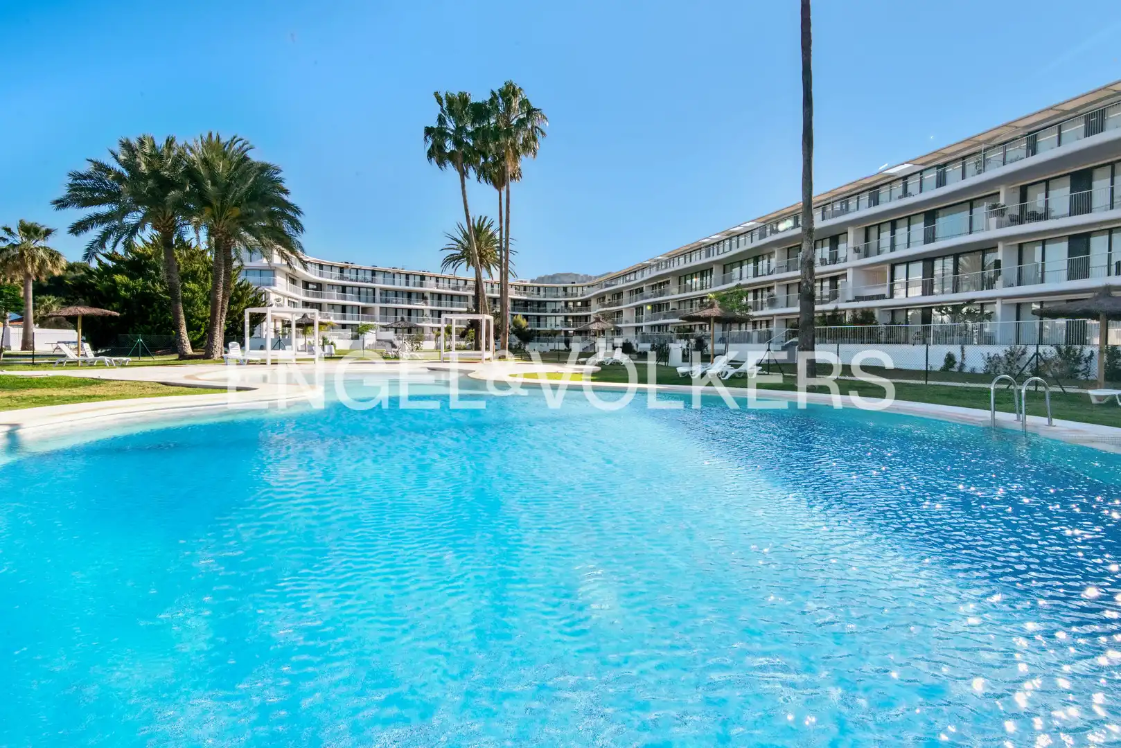 Piscina de Ático en venta en Dénia con Calefacción, Terraza y Piscina