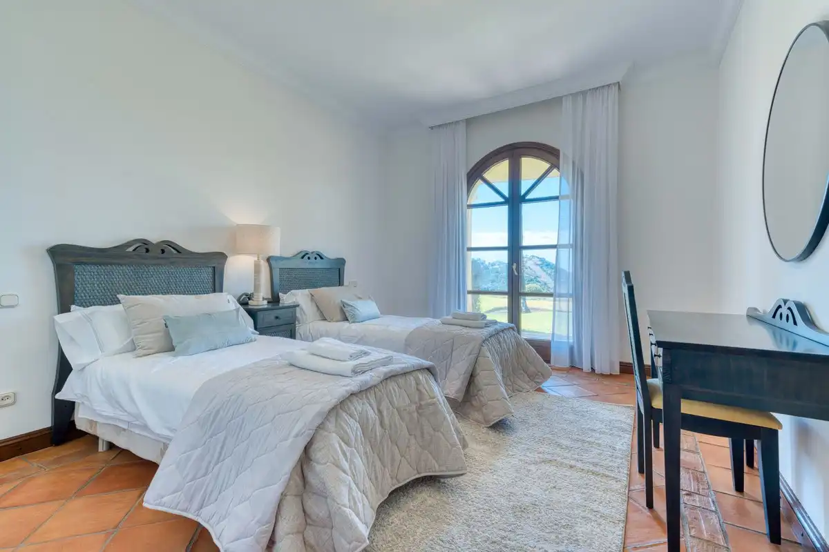 Habitación de Casa o chalet en venta en Benahavís con Aire acondicionado, Jardín privado y Terraza