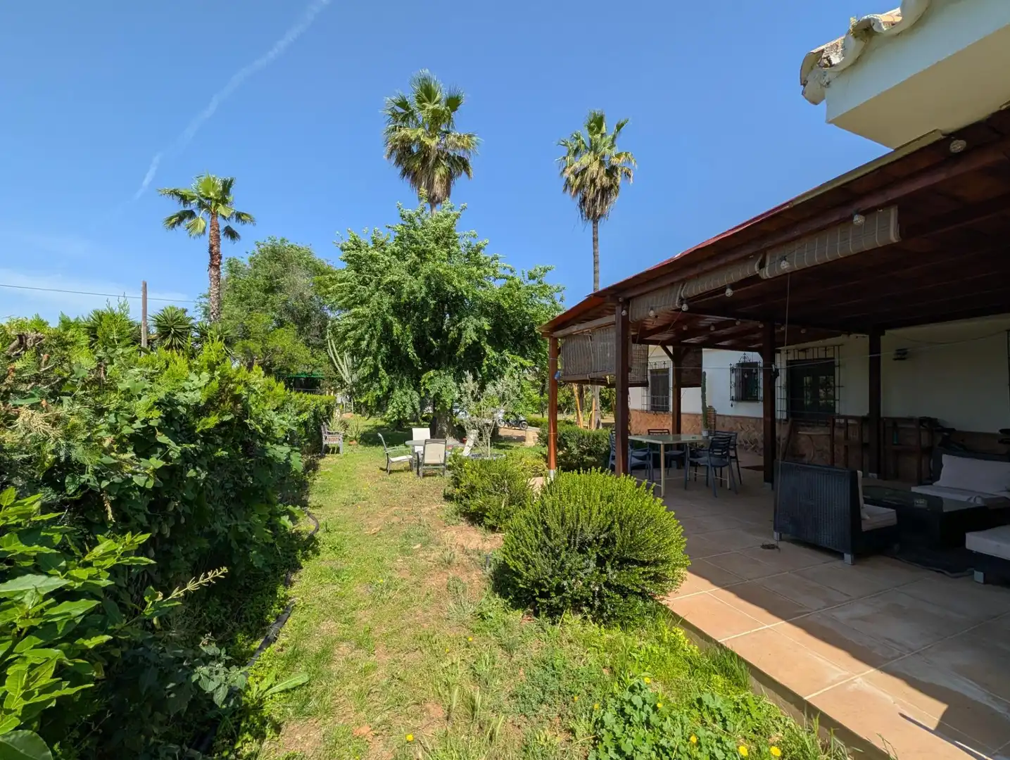 Chalet con jardín en venta en Sanlúcar la Mayor, imagen 2
