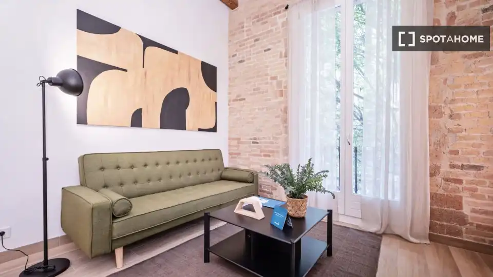Flat with terrace to rent in Eixample
