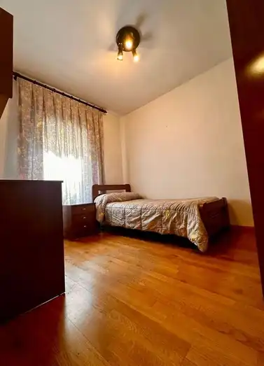 Schlafzimmer von Wohnung zum Verkauf in Navaleno mit Heizung, Parkett und Möbliert